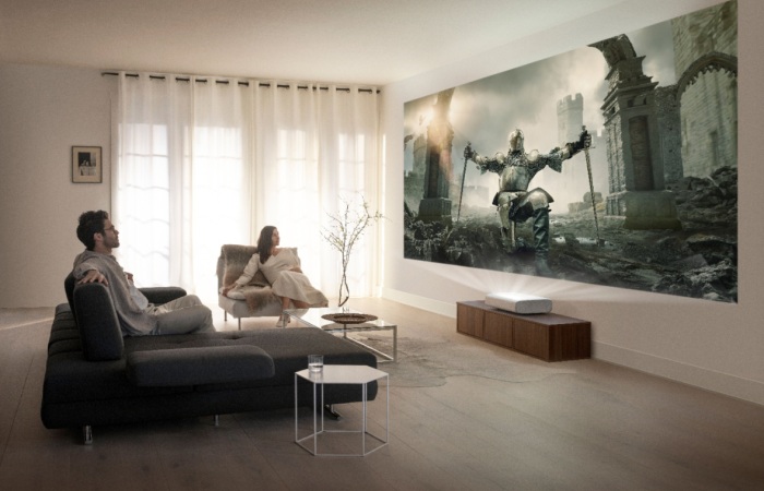 ultra short throw projector